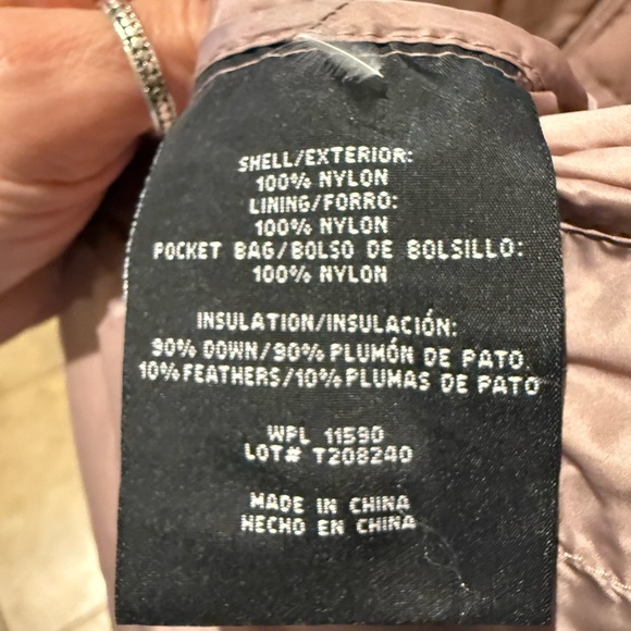 Stylish Women's Puffer Jacket in Soft Pink - Picture 4 of 4